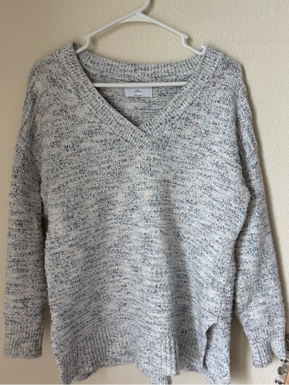 Old Navy Cozy V-Neck Women’s Sweater in Heather Gray